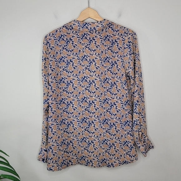Gibson | Tan & Navy Paisley Crossover Blouse with Tucked Front Hem Size Small - Picture 3 of 6
